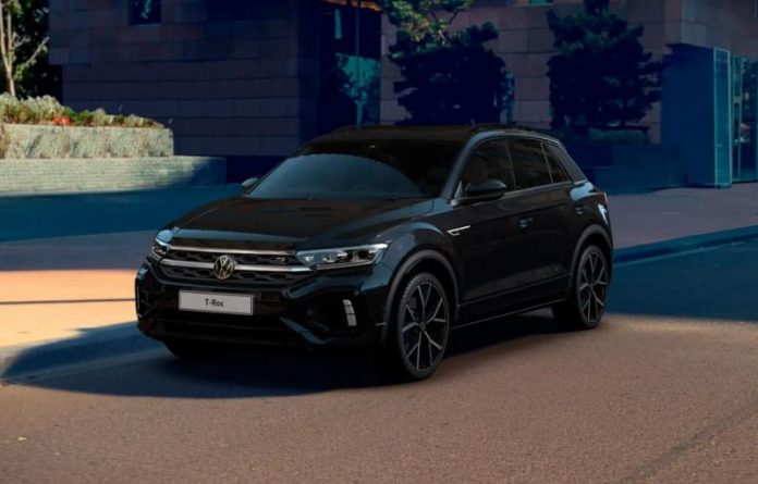 Представлений Volkswagen T-Roc R у темному виконанні