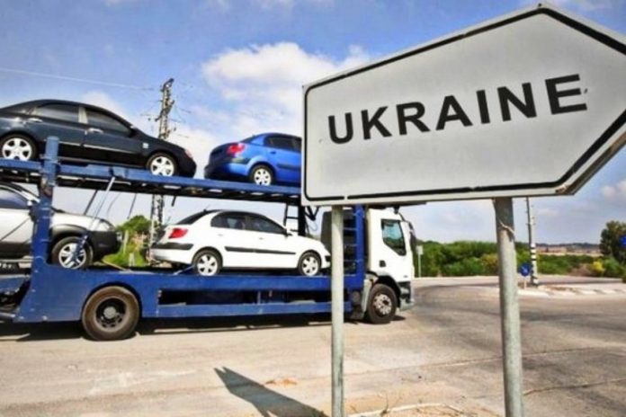 Дешеві старі авто заполонять ринок України