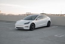 Ціни на Tesla Model 3 падають стрімкими темпами