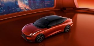У Китаї продають електрокар, у комплект якого входить потужний ігровий комп'ютер на задньому сидінні