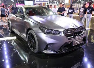 Новий гібридний BMW M5 показали на міжнародному автосалоні