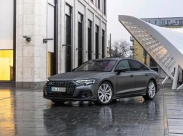Автовиробники коригують плани через зниження попиту на електромобілі