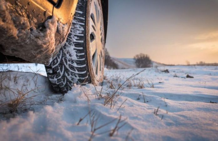 Коли слід змінювати шини: чи є ризик штрафу за літню гуму взимку