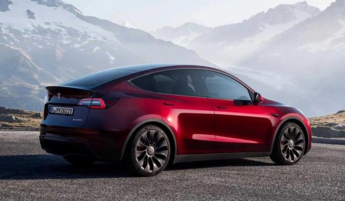 Tesla Model Y у новому кольорі зняли на заводі Tesla Giga Texas