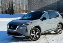 Власники нових Nissan Rogue скаржаться на неприємний запах у салоні