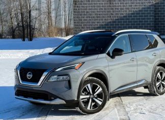 Власники нових Nissan Rogue скаржаться на неприємний запах у салоні