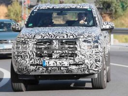 Новий Mitsubishi Pajero Sport 2026 вперше знятий на камеру Новий Mitsubishi Pajero Sport 2026 вперше знятий на камеру