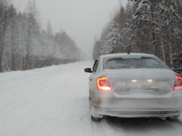 Інспектор розповів водіям про безпечне водіння в холодну пору року