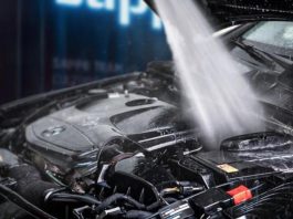 Водіям пояснили, чи потрібно мити двигун авто насправді