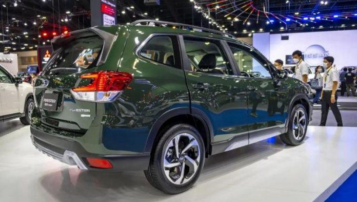 Новий гібрид Subaru Forester був помічений під час тестів