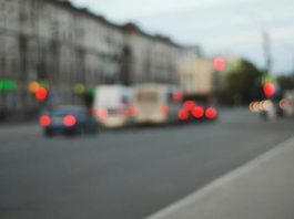 Автоінструктор поділився порадами щодо безпечного водіння на мокрій дорозі Як безпечно їздити по мокрих дорогах: рекомендації від автоінструктора