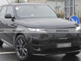 Шпигунські фото показали електричний Range Rover Sport біля траси Нюрбургринг