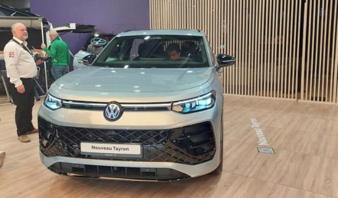 Volkswagen Tayron вперше показали наживо під час презентації у Парижі