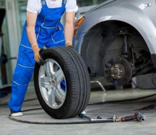 Водіям розповіли, що потрібно забороняти шиномонтажникам під час встановлення зимової гуми Водіям розповіли, що потрібно забороняти шиномонтажникам під час встановлення зимової гуми