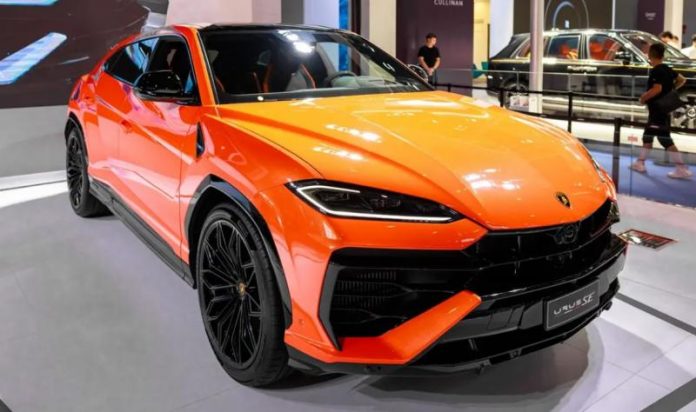 Глава Lamborghini поділився секретами майбутнього гібридного кросовера Urus