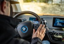 BMW розробила інновацію для боротьби з пилом на великих екранах