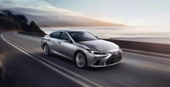 Оновлений Lexus ES офіційно представили в Китаї