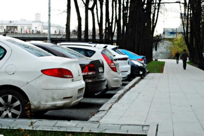 Експерти пояснили, як паркувати автомобіль, щоб його не забрали на штрафмайданчик