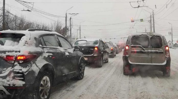 Українцям назвали три системи, які слід перевірити в авто перед морозом