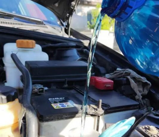 Автоексперти розповіли, як придбати якісну незамерзайку Автоексперти розповіли, як придбати якісну незамерзайку