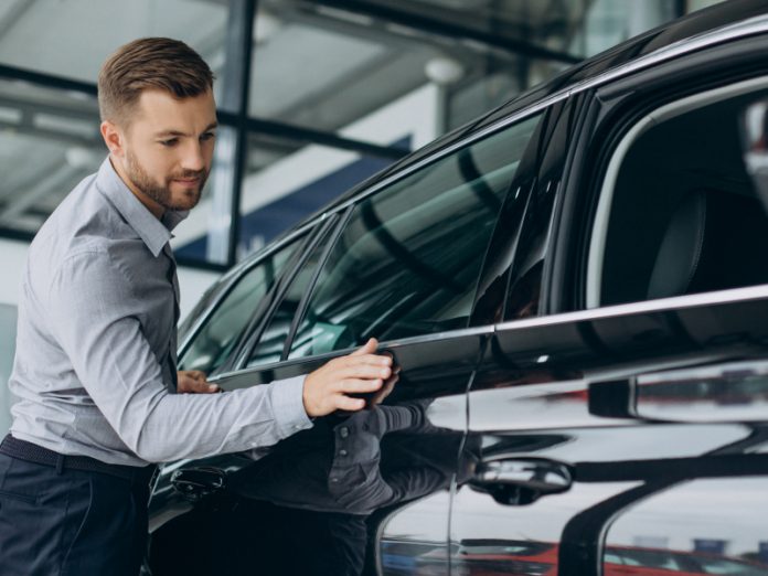 Як перекупники використовують скло для обману покупців вживаних автомобілів