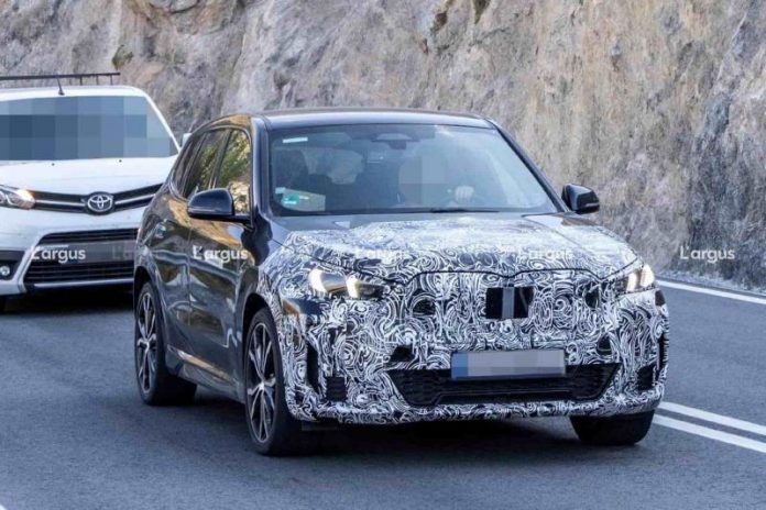 Рестайлінговий BMW iX1 2026 сфотографували на дорозі