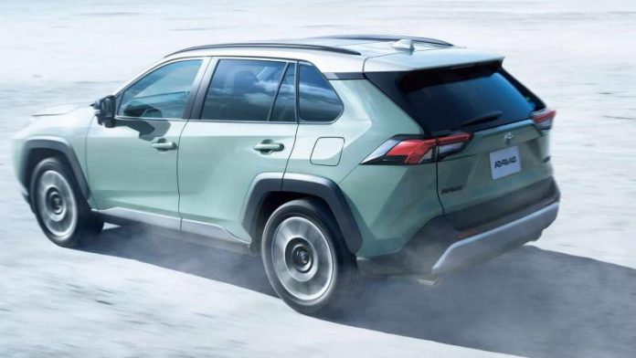 Toyota RAV4 модернізують перед запуском наступного покоління