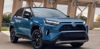 Toyota RAV4 і Lexus NX відкликають через ризик відпадіння коліс і гальм