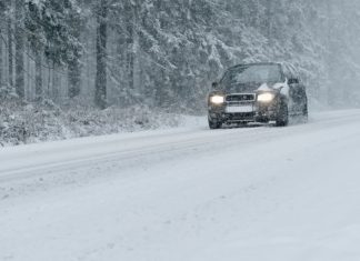 Названо 4 зимові помилки водіїв, які руйнують зчеплення і трансмісію авто