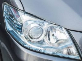 Як швидко очистити фари: простий спосіб для автолюбителів