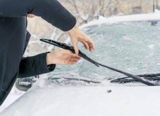 Поради для водіїв: як зберегти щітки склоочисника в ідеальному стані взимку