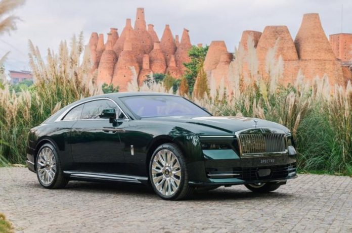 Rolls-Royce анонсувала другий електромобіль: прем'єра у 2025 році