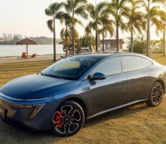 Nissan презентував преміальний седан N7 довжиною 5 метрів Nissan презентував преміальний седан N7 довжиною 5 метрів