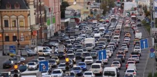 До якого віку можна керувати авто: коли починаються обмеження