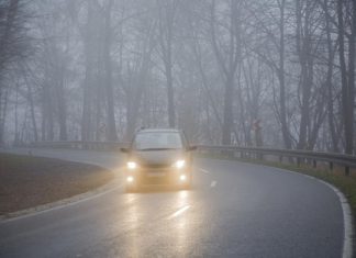 Безпечне керування в туман: головні рекомендації