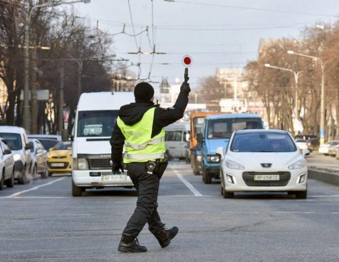 Не зупинився на вимогу поліції: роз'яснення щодо штрафів та покарань для водіїв