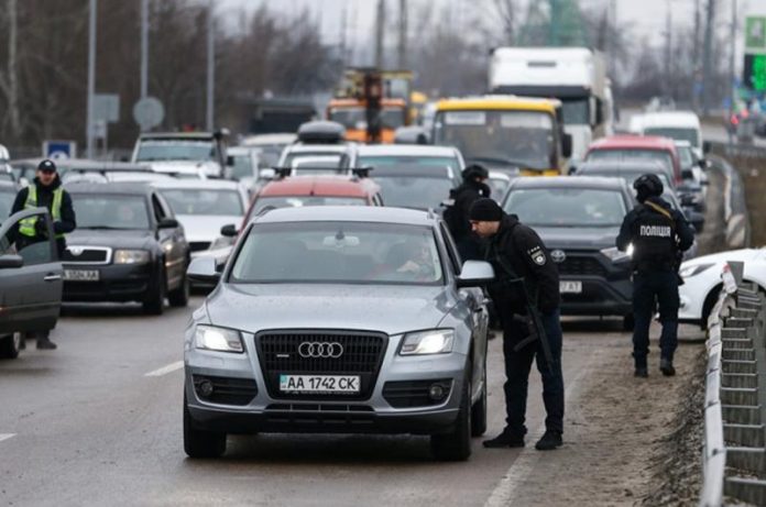 Водіїм пояснили, які запитання поліції не є обов'язковими для відповіді