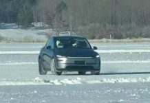 Нова Tesla Model Y випробувала свої можливості на снігу