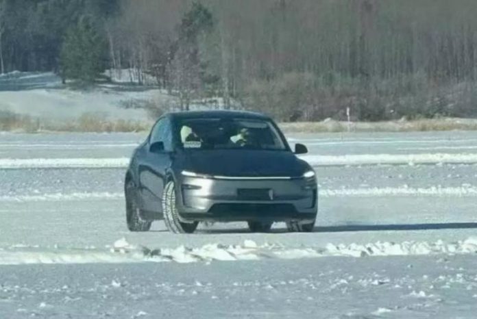 Нова Tesla Model Y випробувала свої можливості на снігу