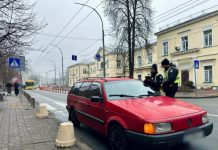 Водіям нагадали про місця, де заборонено зупинятися