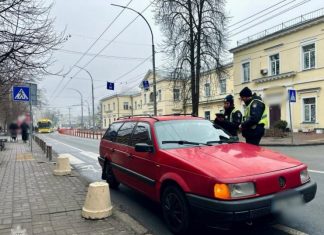 Водіям нагадали про місця, де заборонено зупинятися