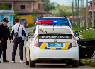 Поради водіям: що робити, якщо інспектор поліції просить відкрити багажник