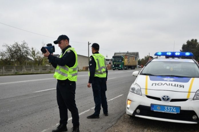 Ознаки, за якими поліцейські вирішують зупинити автомобіль