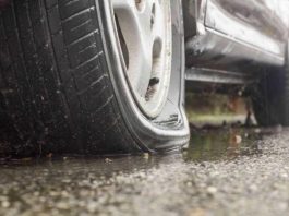 Що робити, якщо проколоті відразу два колеса Що робити, якщо проколоті відразу два колеса