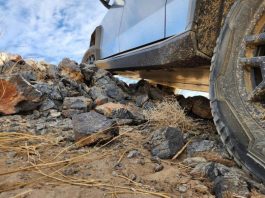 Tesla тестує Cybertruck з додатковим захистом днища для підвищеної надійності