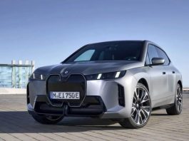 BMW iX xDrive60 отримав оновлення: світяться ґрати і нові функції