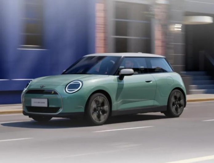 Компанія BMW запустила продаж нового Mini Cooper