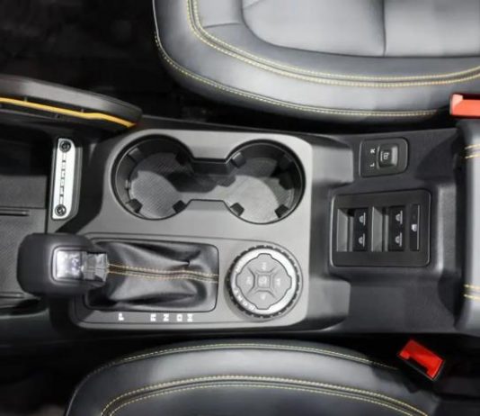 Чому машину з АКП можна завести тільки з натиснутою педаллю гальма