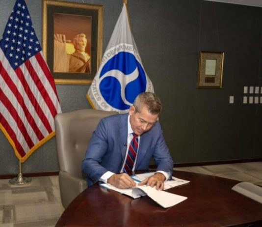 США відмовляються від суворих норм економії пального США відмовляються від суворих норм економії пального