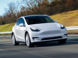 Власникам Tesla в Україні загрожують штрафи за нові порушення правил